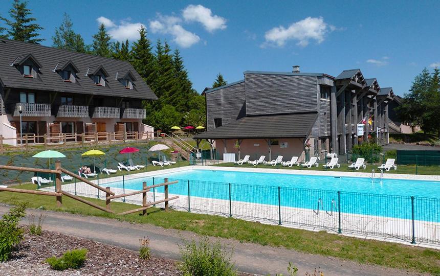 Appartement Dans Residence Bois De La Reine, Besse Et Saint Anastaise Exterior foto