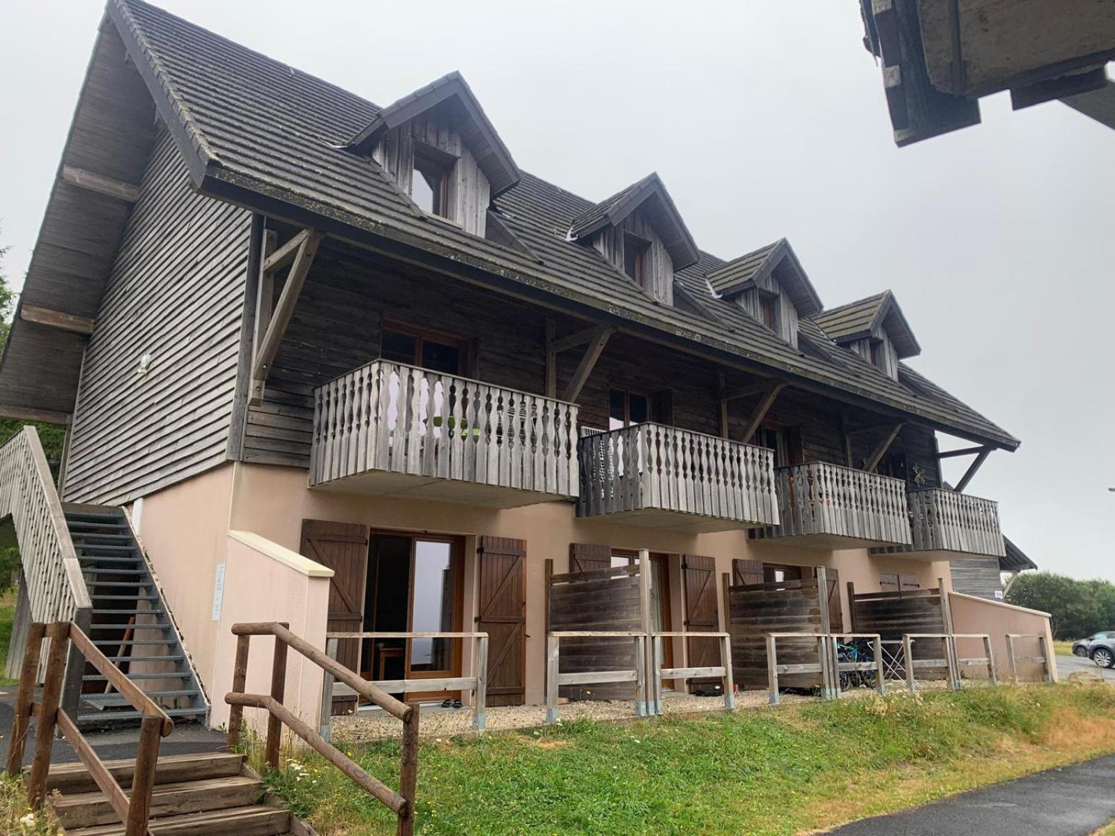 Appartement Dans Residence Bois De La Reine, Besse Et Saint Anastaise Exterior foto